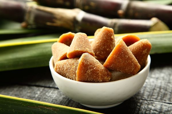 Jaggery – Benefits, Nutrition Value & Weight Loss